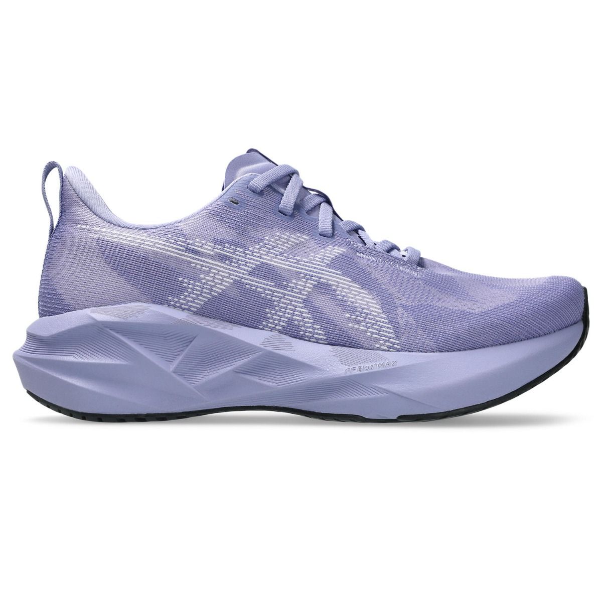 Asics Novablast 5 er en favoritt som fortsetter å levere. En allsidig og stabil treningskamerat gjennom hele sesongen.