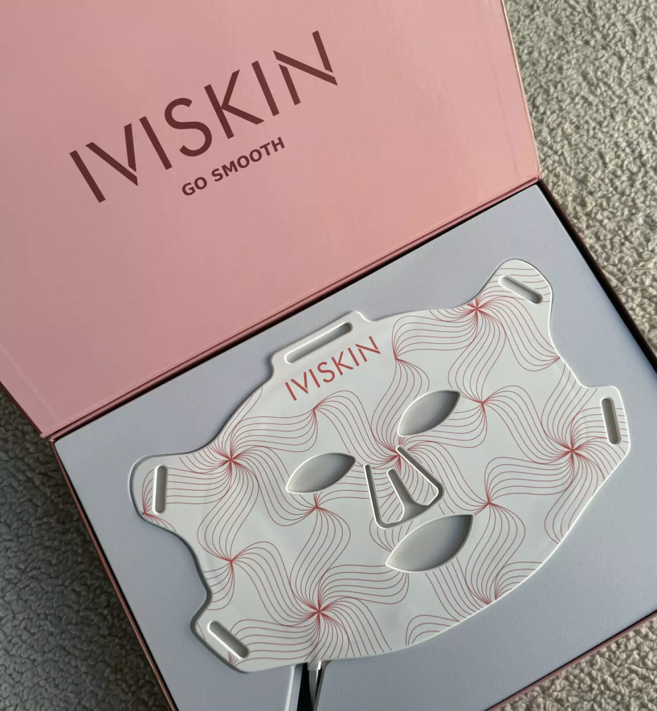 Masken kom i en nydelig rosa eske, og var pent presentert.