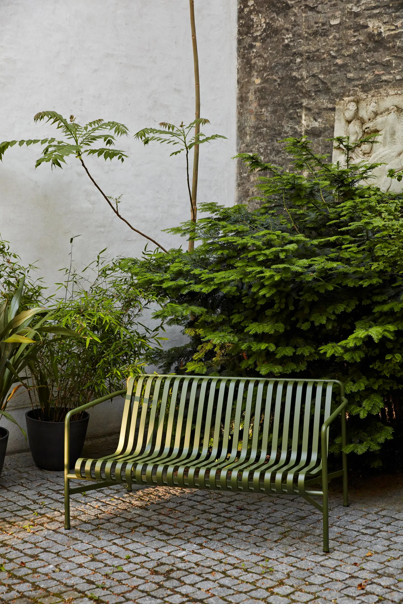 Palissade Dining benk med armlener, Olive