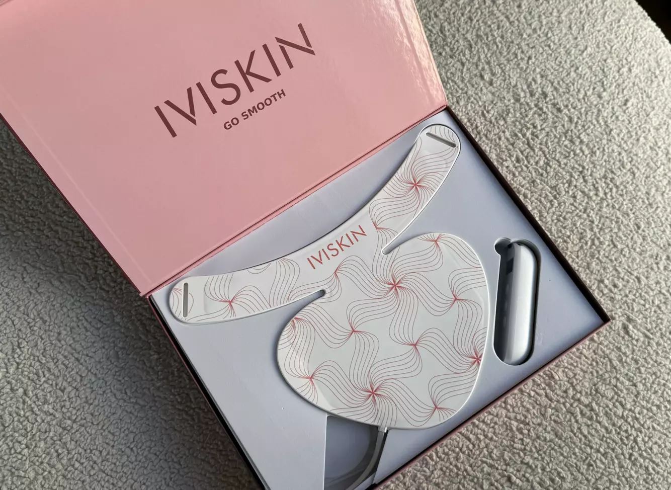 I tillegg til LED-masken for ansiktet, tilbyr Iviskin også brystmaske for deg som ønsker å utføre behandlingen på brystet. Kan kjøpes sammen eller separat.